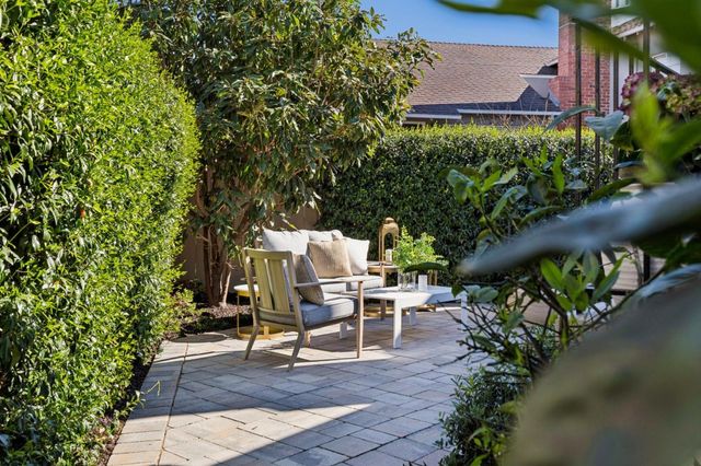 22 De Sabla Road, San Mateo, CA 94402