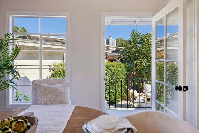 22 De Sabla Road, San Mateo, CA 94402