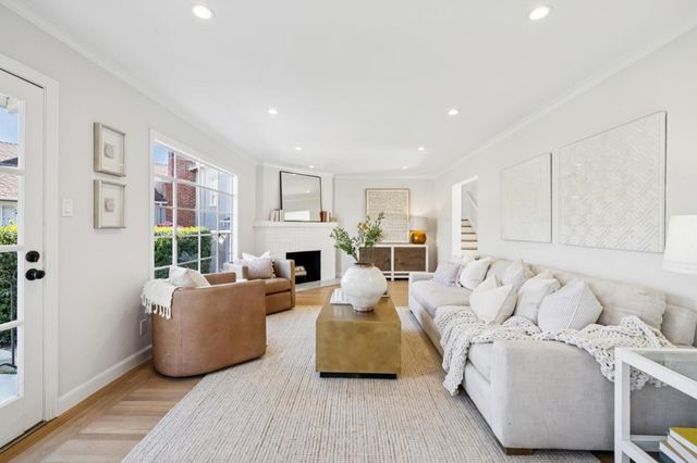 22 De Sabla Road, San Mateo, CA 94402