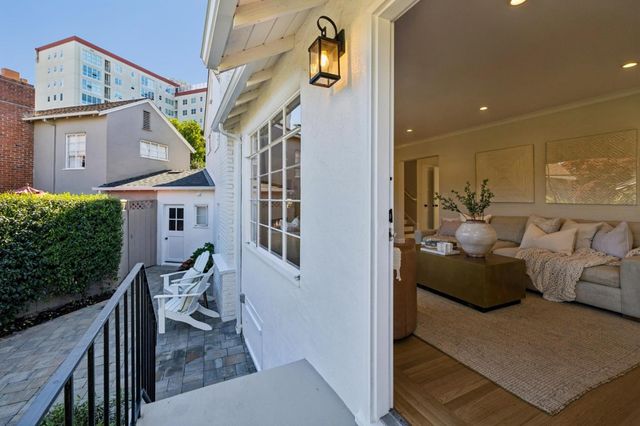 22 De Sabla Road, San Mateo, CA 94402