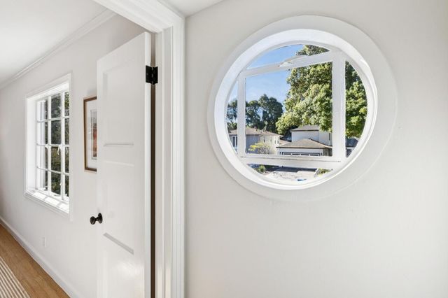 22 De Sabla Road, San Mateo, CA 94402