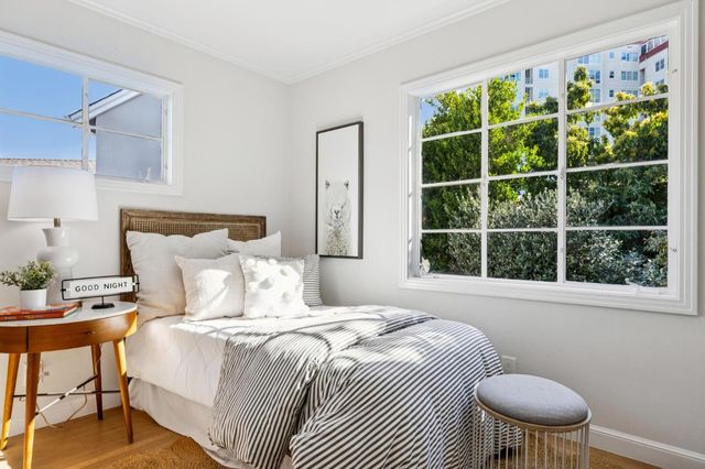 22 De Sabla Road, San Mateo, CA 94402