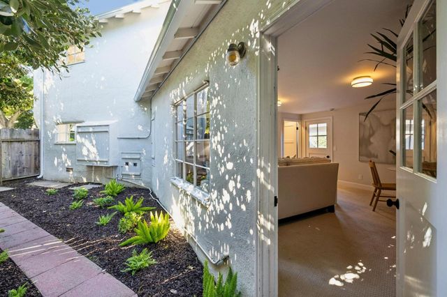 22 De Sabla Road, San Mateo, CA 94402