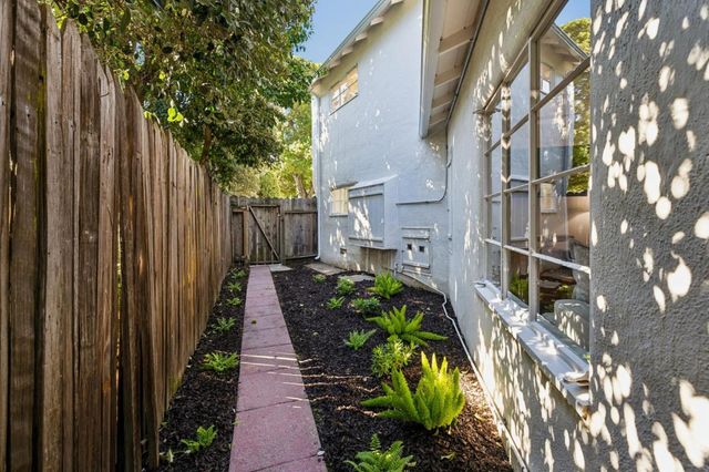 22 De Sabla Road, San Mateo, CA 94402