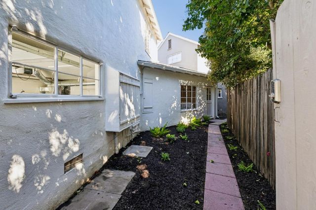 22 De Sabla Road, San Mateo, CA 94402