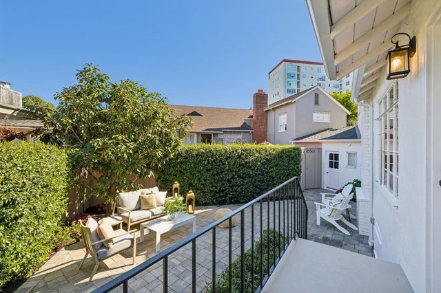 22 De Sabla Road, San Mateo, CA 94402
