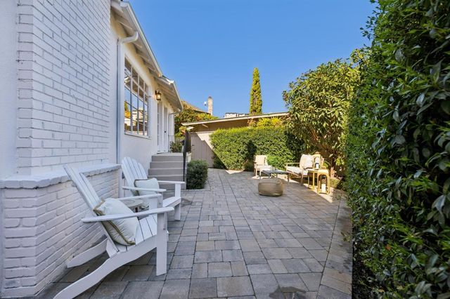 22 De Sabla Road, San Mateo, CA 94402