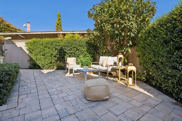 22 De Sabla Road, San Mateo, CA 94402