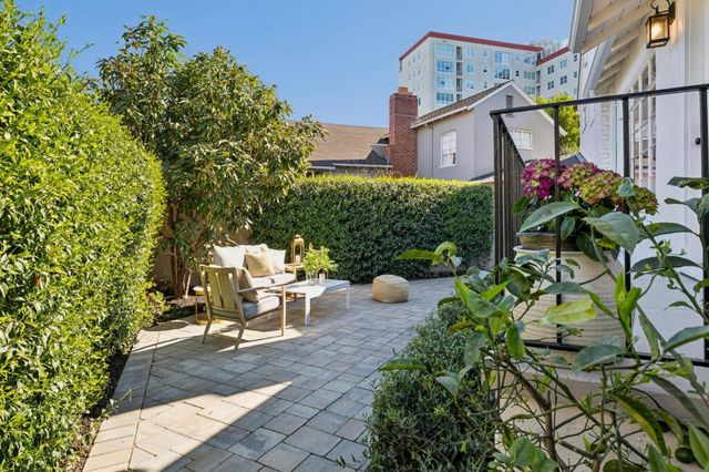 22 De Sabla Road, San Mateo, CA 94402