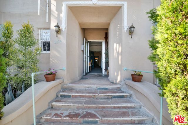 859 N June Street, Los Angeles, CA 90038