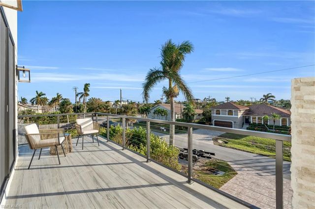 107 W Hilo ST, Naples, FL 34113