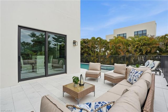 107 W Hilo ST, Naples, FL 34113