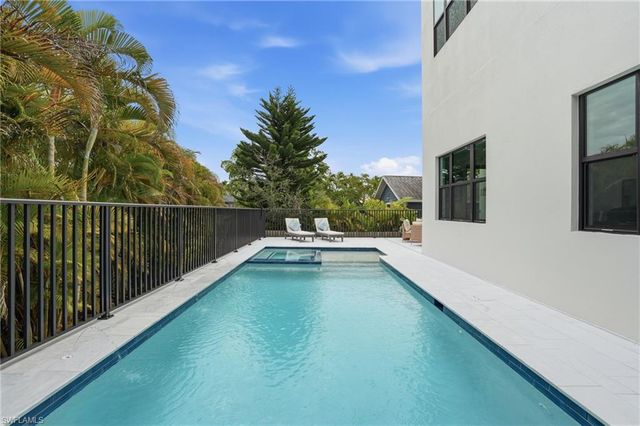 107 W Hilo ST, Naples, FL 34113