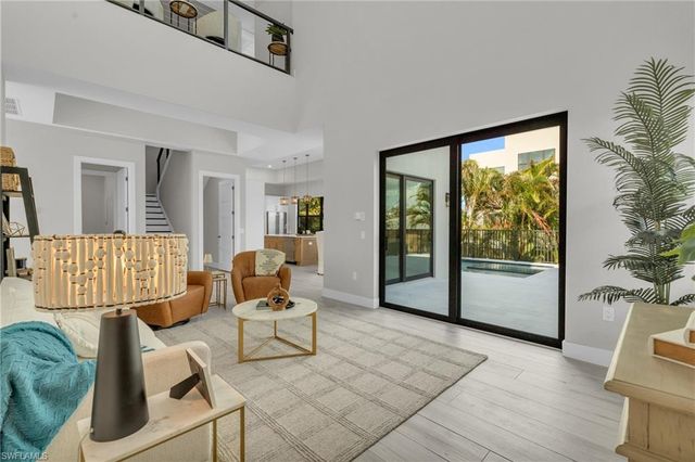 107 W Hilo ST, Naples, FL 34113