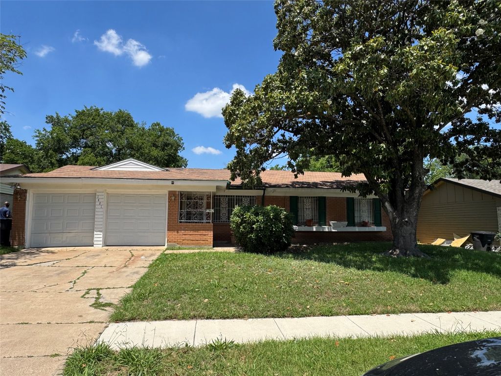 1421 Glasgow Road, Fort Worth, TX 76134