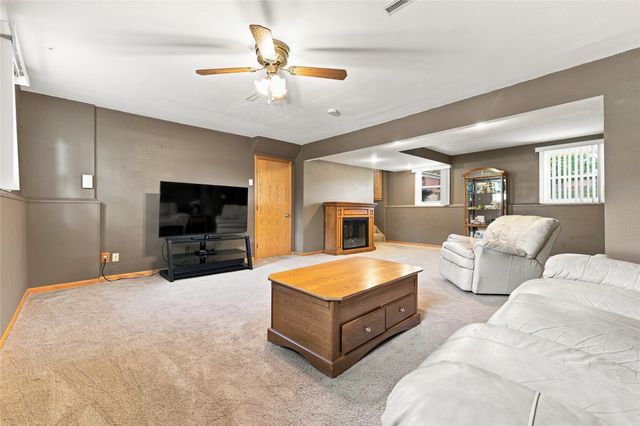 110 Gepke Parkway, Des Moines, IA 50320