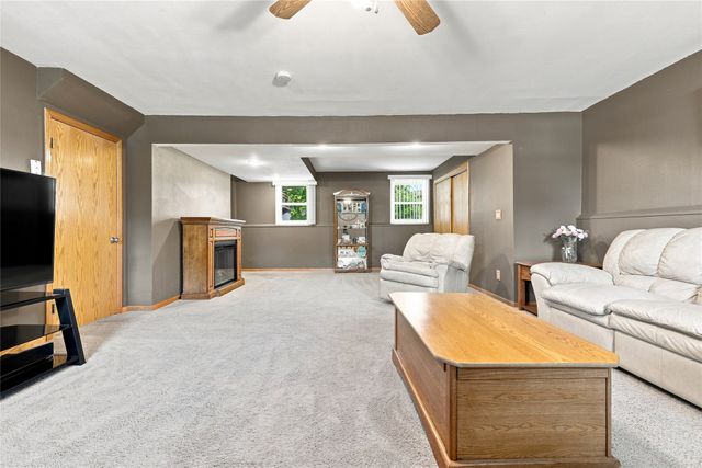 110 Gepke Parkway, Des Moines, IA 50320