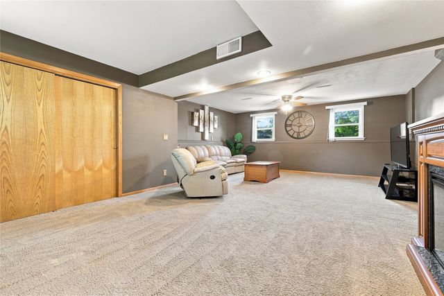 110 Gepke Parkway, Des Moines, IA 50320