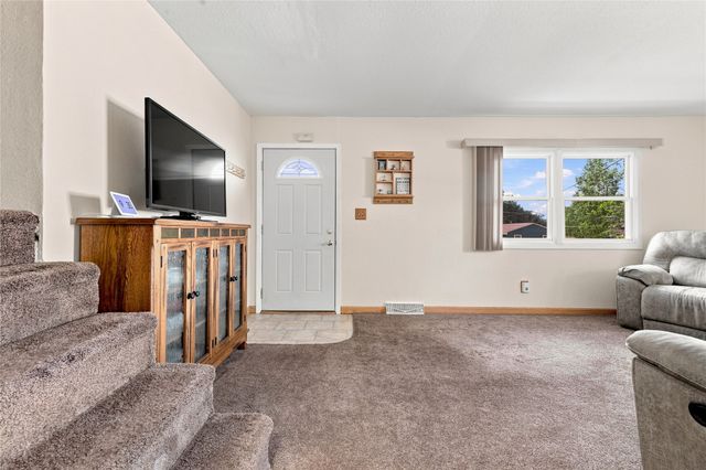 110 Gepke Parkway, Des Moines, IA 50320