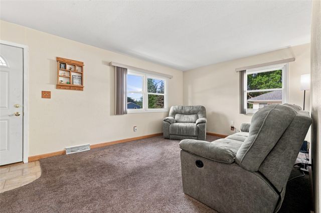 110 Gepke Parkway, Des Moines, IA 50320