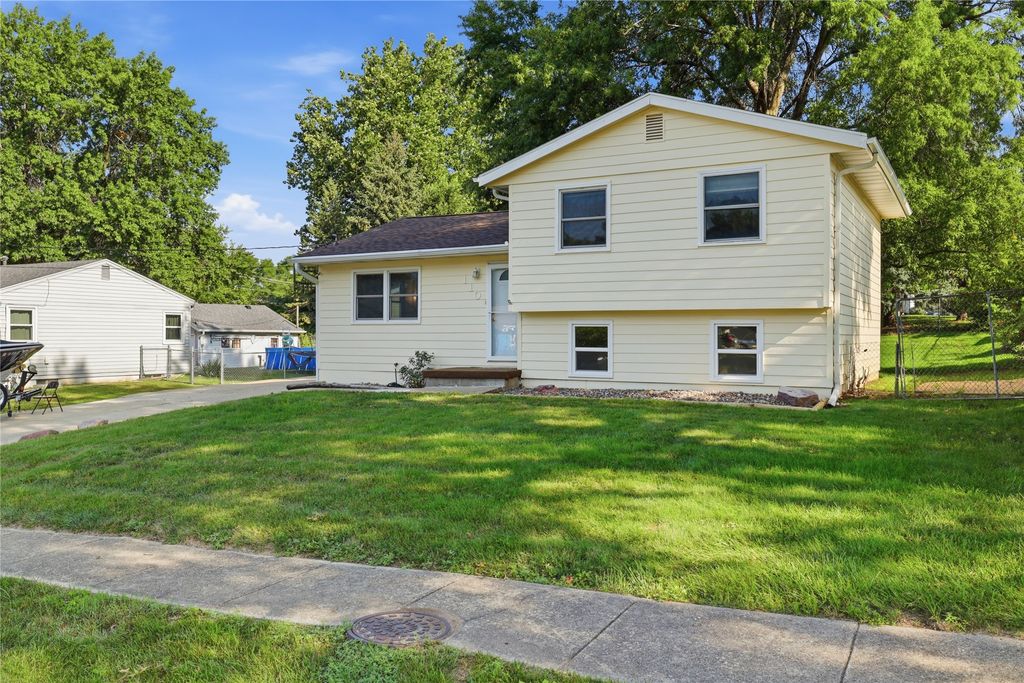 110 Gepke Parkway, Des Moines, IA 50320