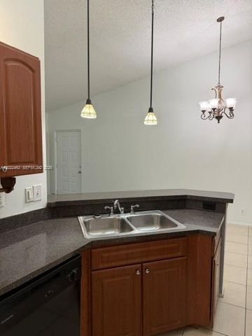 9999 Summerbreeze Dr 824, Sunrise, FL 33322