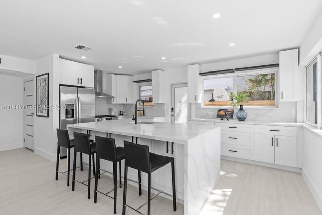 7286 Gary Ave, Miami Beach, FL 33141