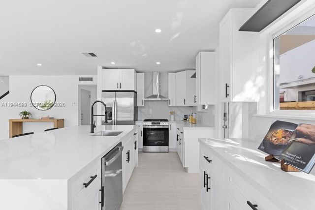 7286 Gary Ave, Miami Beach, FL 33141