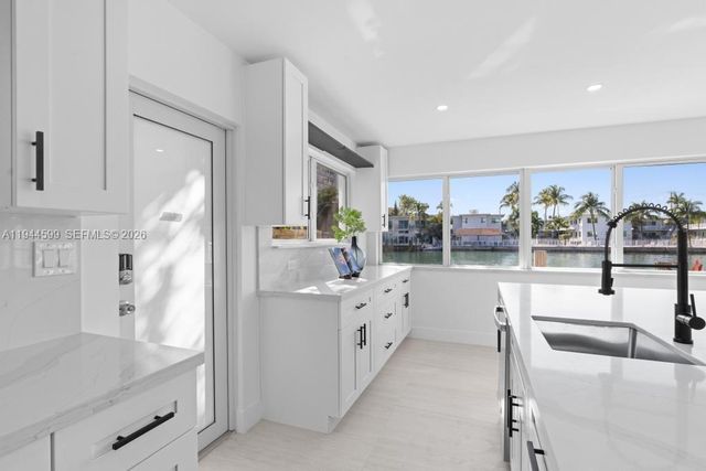 7286 Gary Ave, Miami Beach, FL 33141