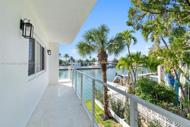 7286 Gary Ave, Miami Beach, FL 33141