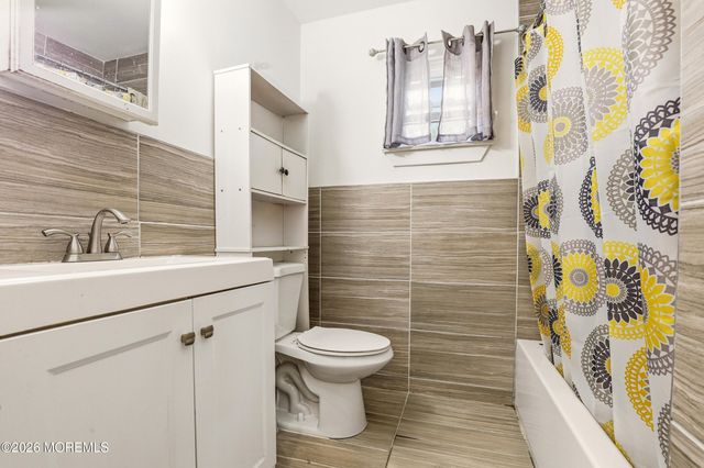 32 Goldweber Avenue, Jackson, NJ 08527