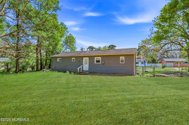 32 Goldweber Avenue, Jackson, NJ 08527