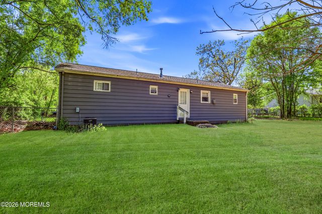 32 Goldweber Avenue, Jackson, NJ 08527
