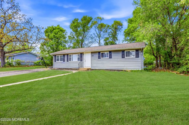 32 Goldweber Avenue, Jackson, NJ 08527