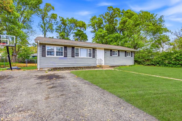 32 Goldweber Avenue, Jackson, NJ 08527