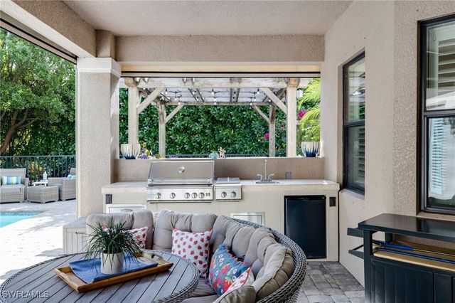 1626 Serrano CIR, Naples, FL 34105