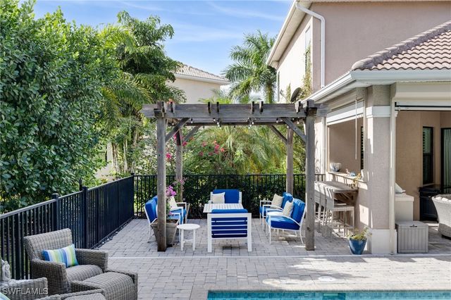 1626 Serrano CIR, Naples, FL 34105