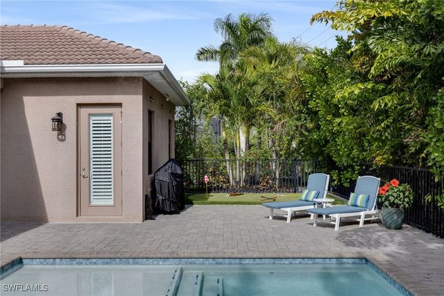 1626 Serrano CIR, Naples, FL 34105