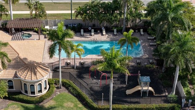 1626 Serrano CIR, Naples, FL 34105