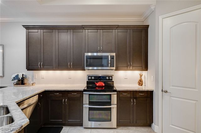 1626 Serrano CIR, Naples, FL 34105