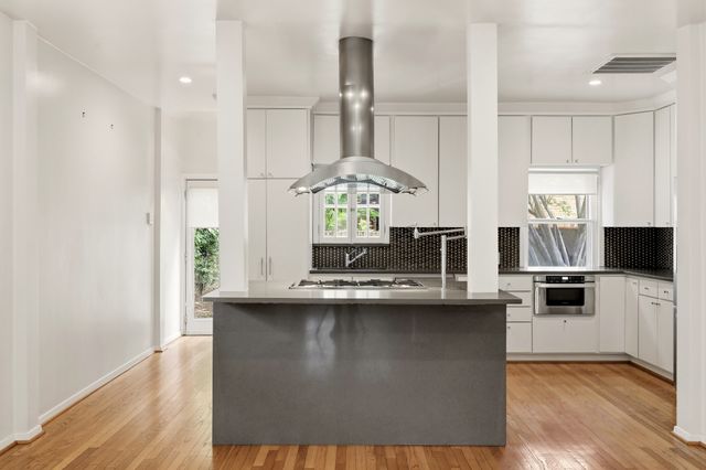 825 Thomasson Drive, Dallas, TX 75208