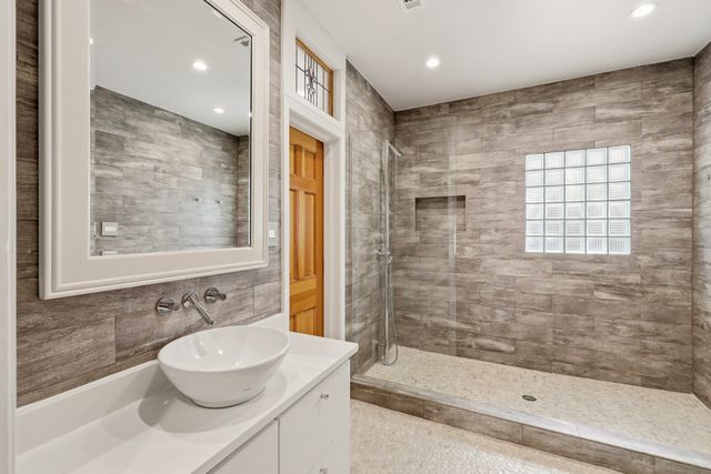 825 Thomasson Drive, Dallas, TX 75208