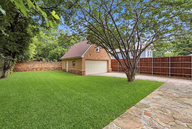 825 Thomasson Drive, Dallas, TX 75208