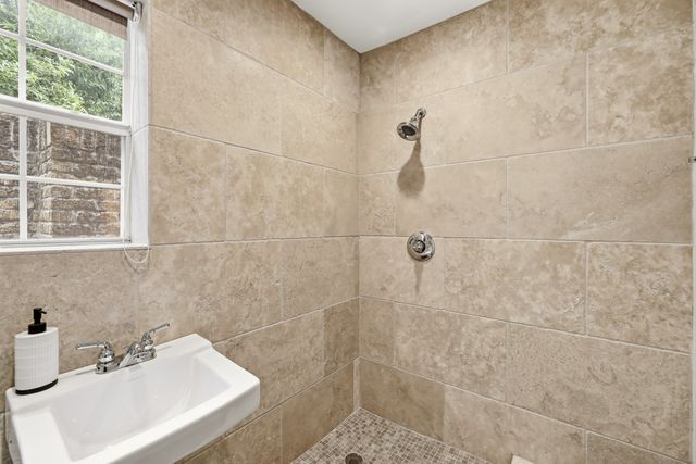 825 Thomasson Drive, Dallas, TX 75208