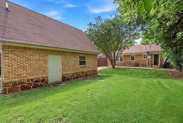 825 Thomasson Drive, Dallas, TX 75208