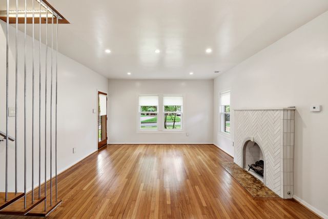 825 Thomasson Drive, Dallas, TX 75208