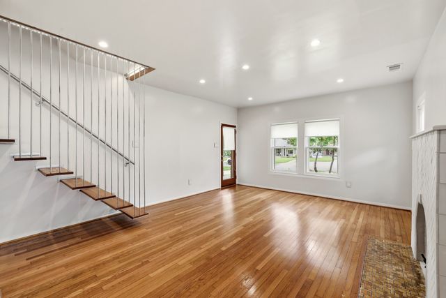 825 Thomasson Drive, Dallas, TX 75208
