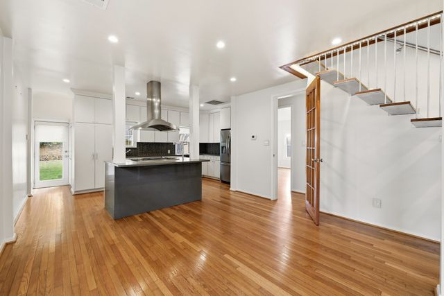 825 Thomasson Drive, Dallas, TX 75208