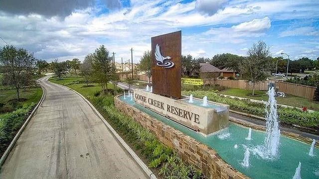 4027 Spurwing Lane, Baytown, TX 77521