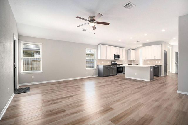 4027 Spurwing Lane, Baytown, TX 77521